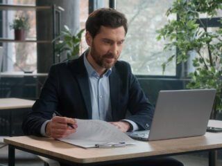 operations-manager-roles-responsibilities-banner-image