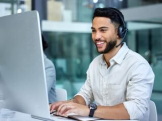 Hire-a-call-center-1-640×427-1