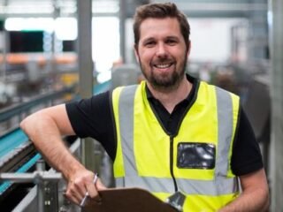 Se-necesitan-operariosas-de-produccion-Adobe-StockOe-articulo-cuerpo-2